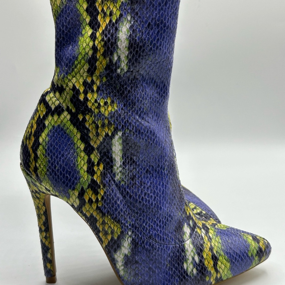 So Me Snake Skin Embossed Multicolored Stiletto Ankle Boots Size 7 NWOT